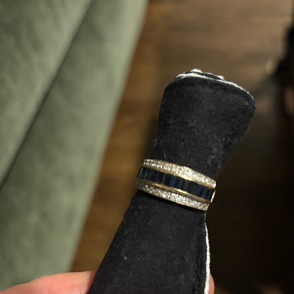 Elegant Black and Gold Womens Ring